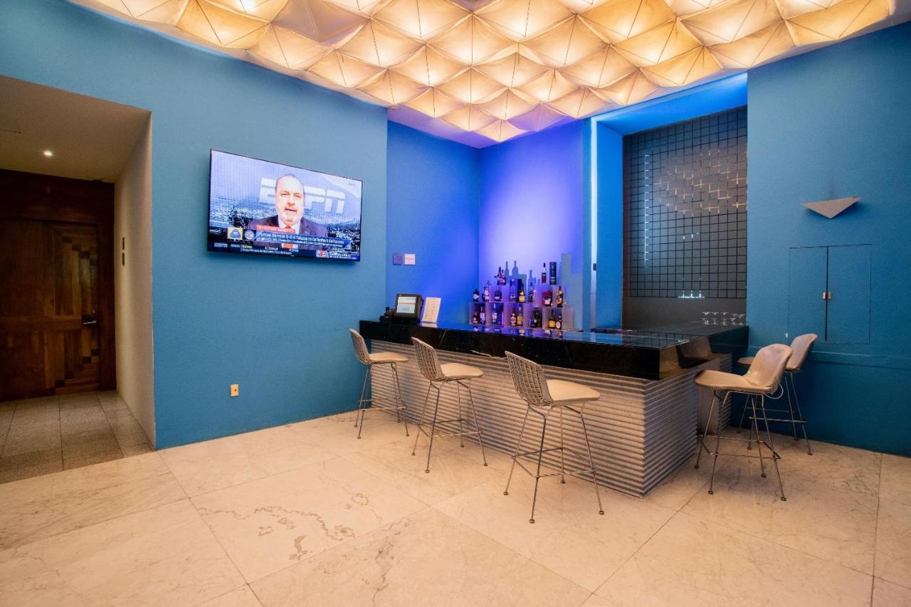 Camino Real Monterrey Hotel San Pedro Garza Garcia Ngoại thất bức ảnh The bar at the 2016 Democratic National Convention