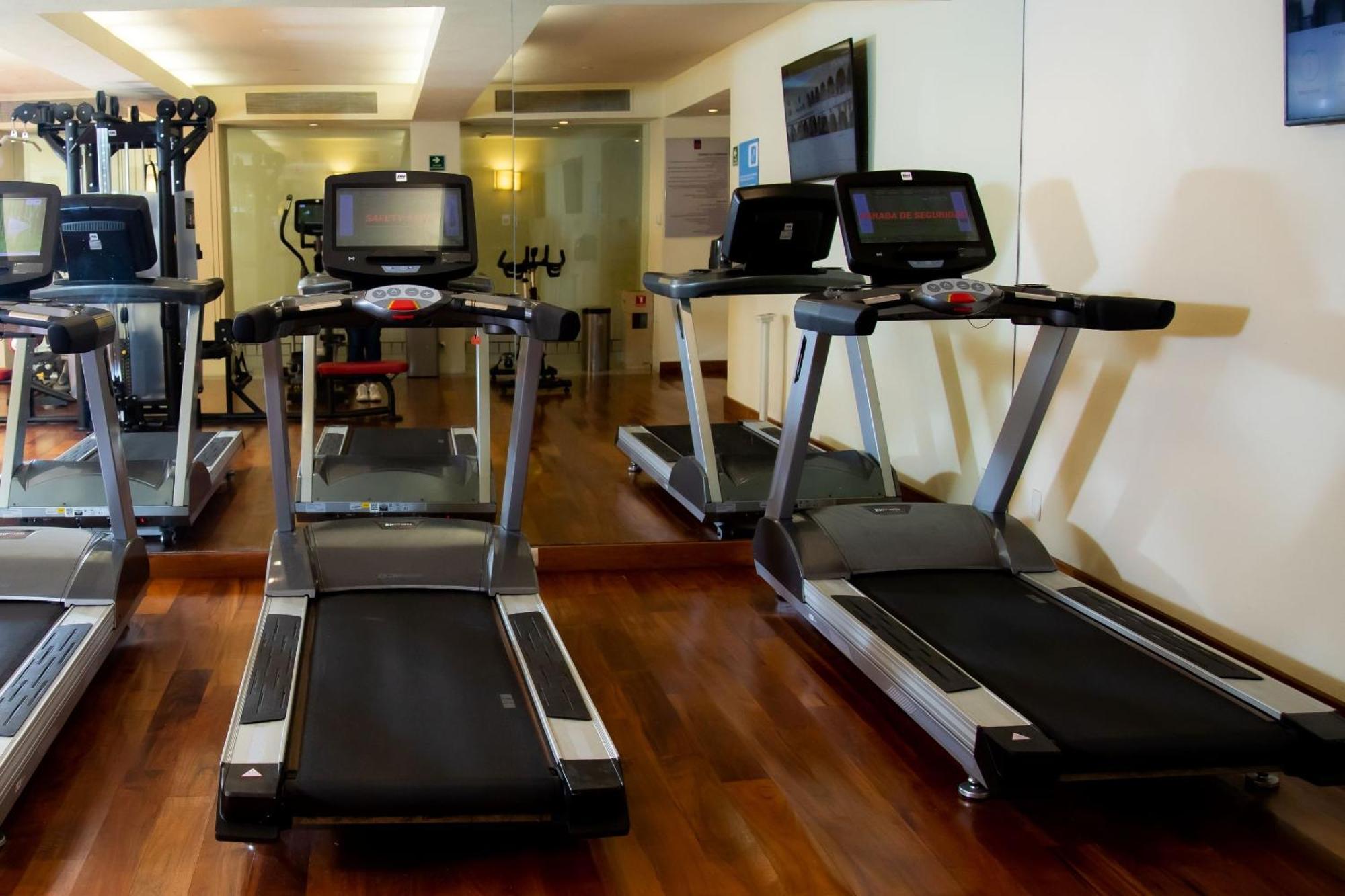 Camino Real Monterrey Hotel San Pedro Garza Garcia Ngoại thất bức ảnh Treadmills