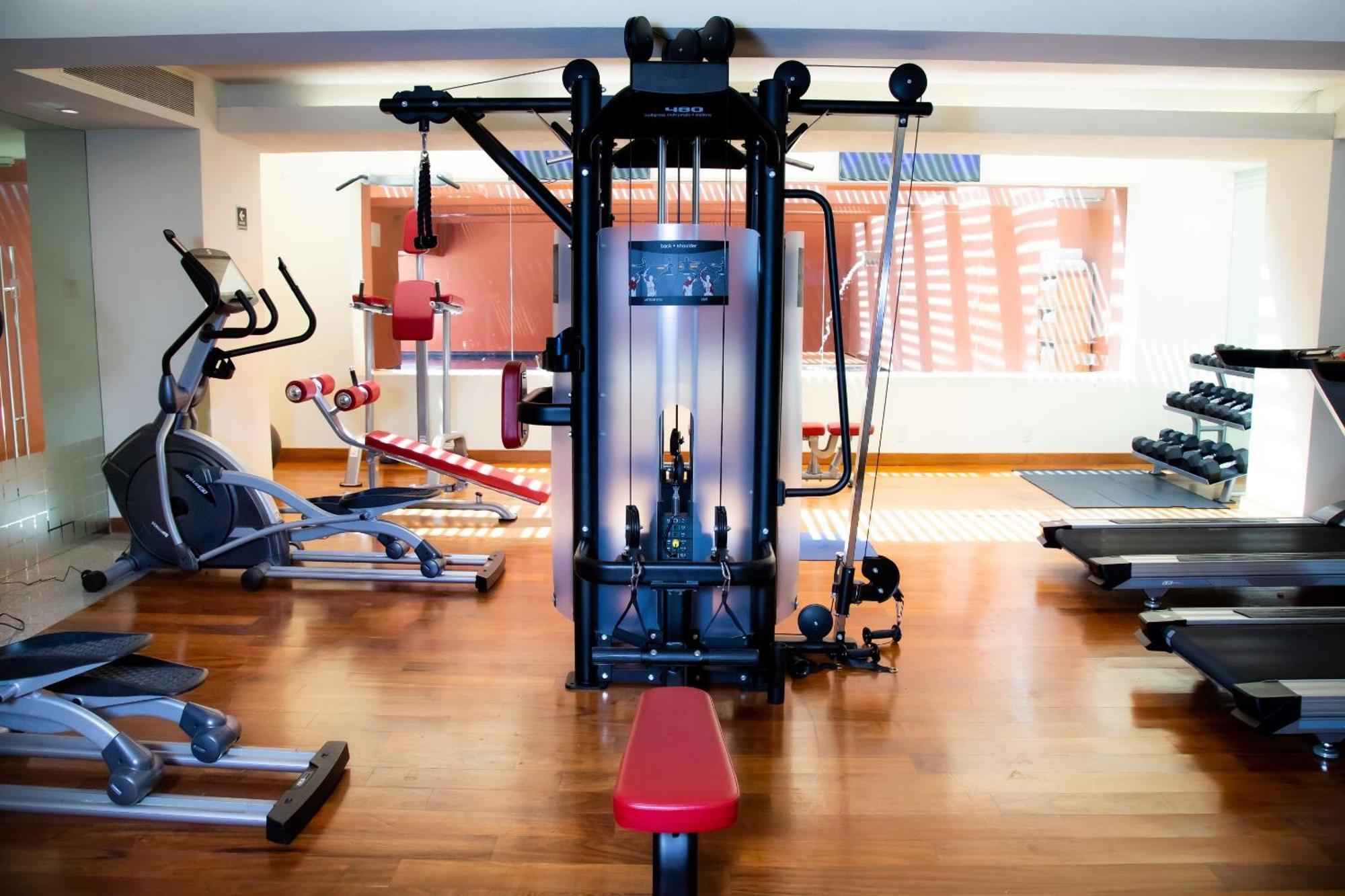 Camino Real Monterrey Hotel San Pedro Garza Garcia Ngoại thất bức ảnh A typical gym